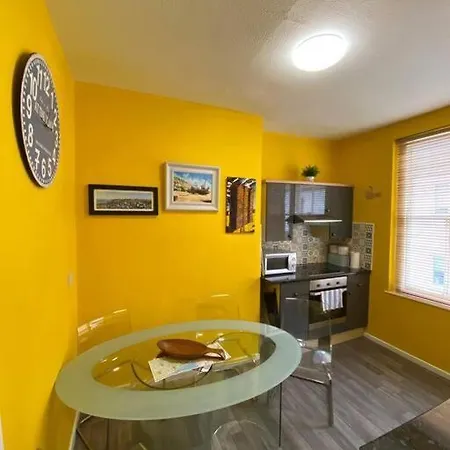 Apartment In Old Town Near The Beach Hastings Exterior photo